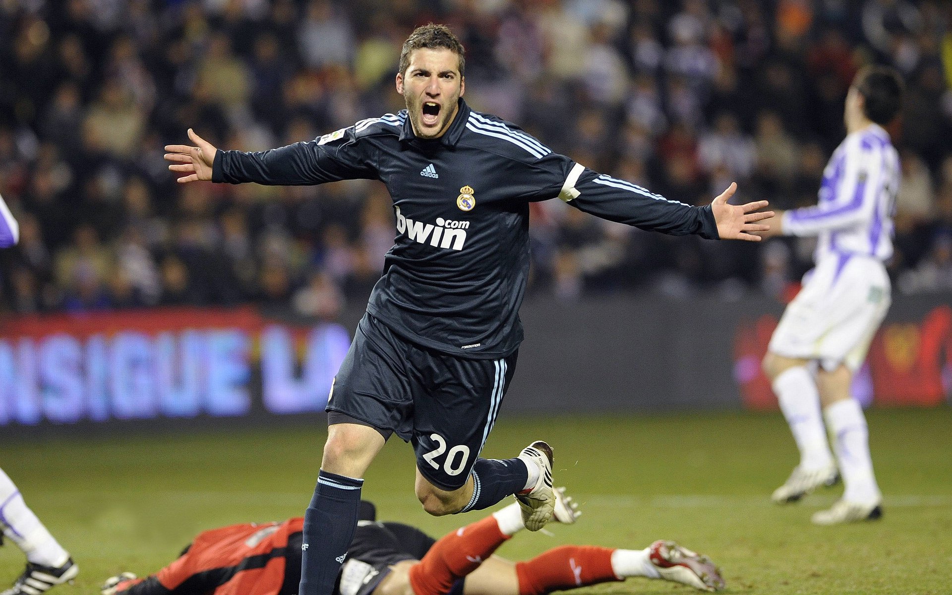 赛道上的篮球智慧，哈利伯顿如何在F1式竞争中接管比赛