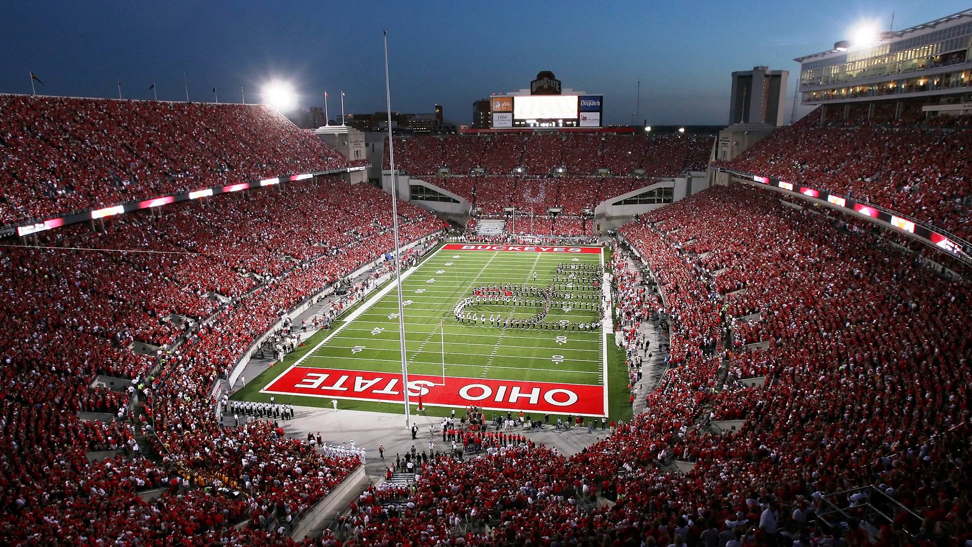 红牛车队完胜迈凯伦，拉塞尔关键制胜